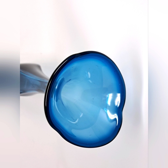 Vintage 1970's Swedish Blue Art Glass Tulip Vase - Picture 5 of 6